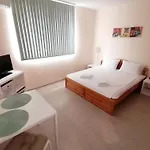 公寓 @ *